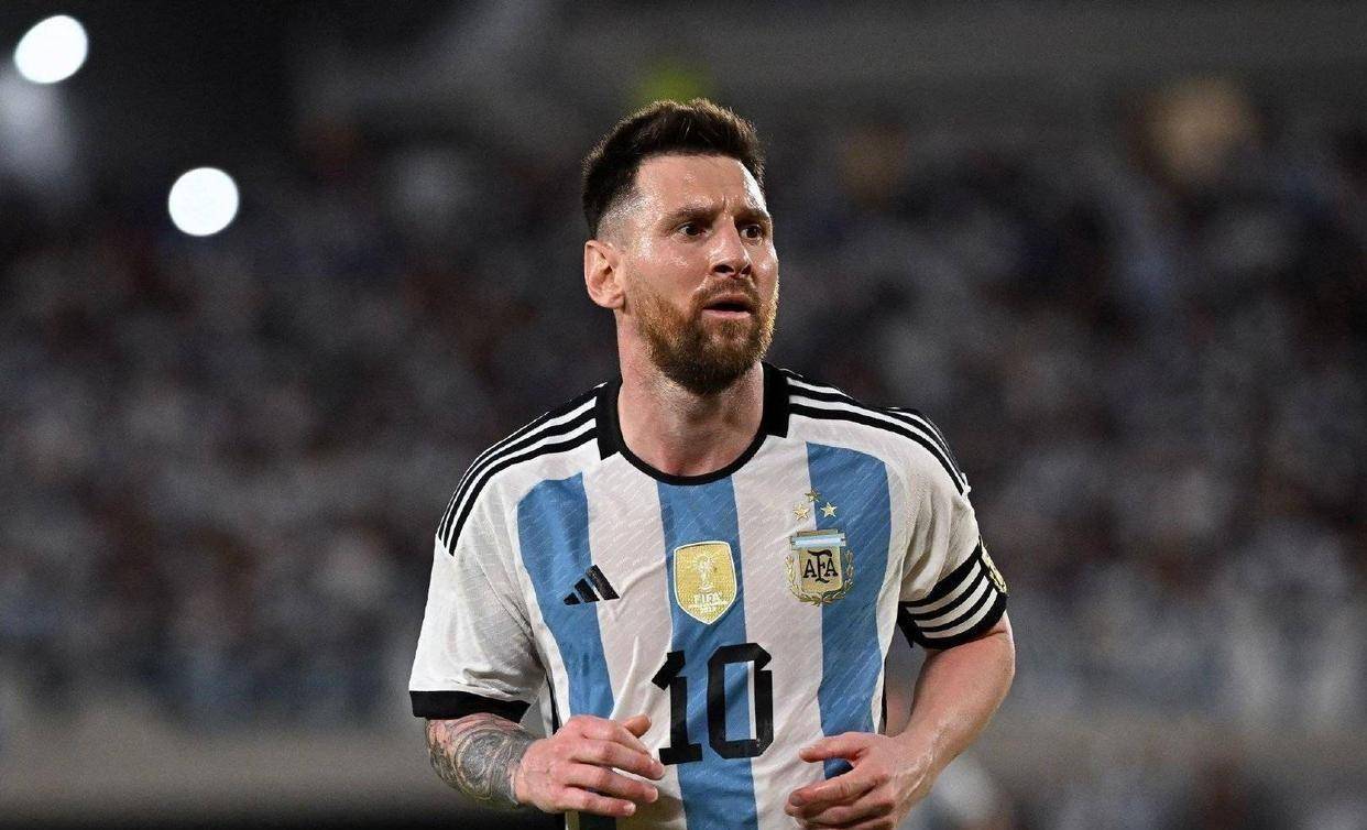 包含梅西入选最佳队伍历时两个月剔除大巨星的词条