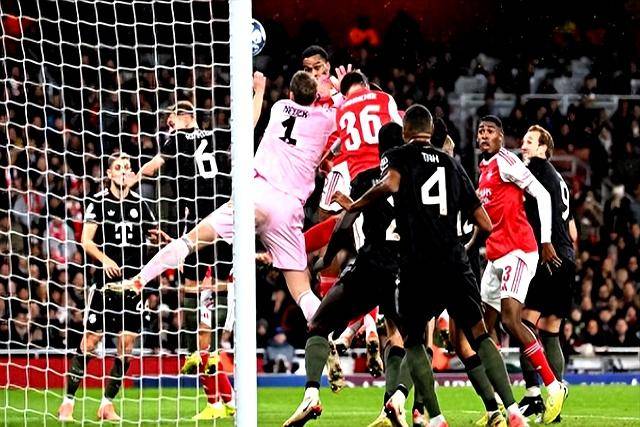 阿森纳主场遭遇惨败，球迷唏嘘不已