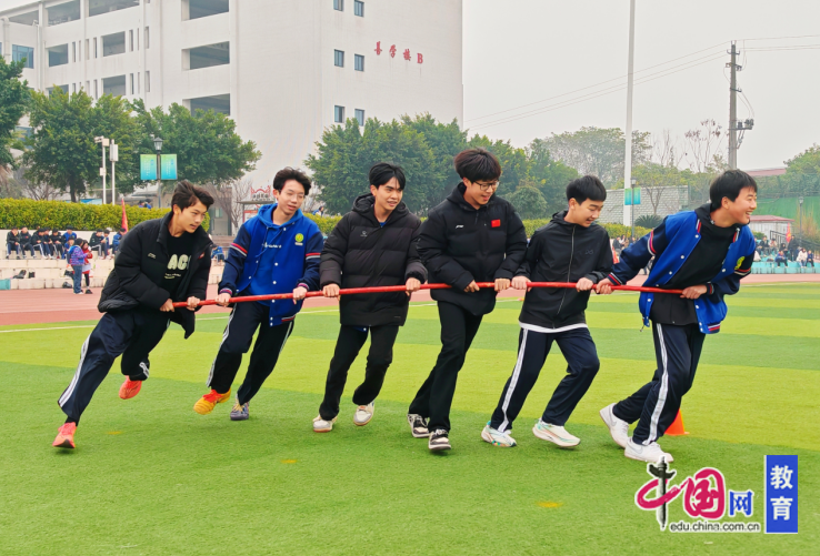 队员合作默契，在比赛中相互配合，协同作战获胜